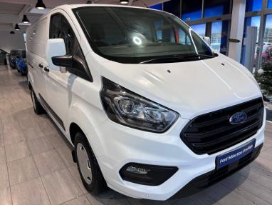 Voir le détail de l'offre de cette FORD Transit Custom Fg 300 L2H1 2.0 EcoBlue 130 Trend Business 7cv de 2023 en vente à partir de 28 990 € 