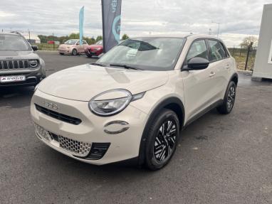 Voir le détail de l'offre de cette FIAT 600 1.2 Hybrid 100ch DCT6 de 2024 en vente à partir de 25 999 € 