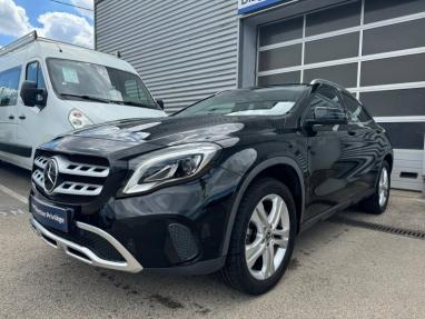 Voir le détail de l'offre de cette MERCEDES-BENZ GLA 180 122ch Sensation 7G-DCT Euro6d-T de 2019 en vente à partir de 225.1 €  / mois