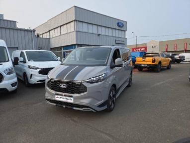 Voir le détail de l'offre de cette FORD Transit Custom Fg 320 L2H1 2.5 Duratec 232ch Hybride recheargeable Cabine Approfondie Sport CVT de 2025 en vente à partir de 53 999 € 